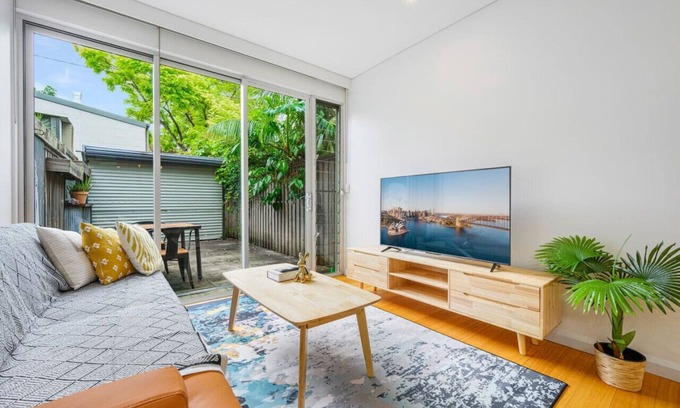 Camperdown House | Camperdown 3Br near Parks/Hospital/Train/Shopping