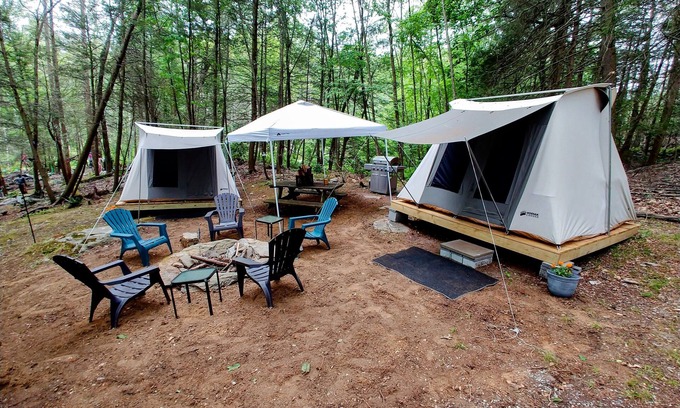 Dover Plains RV Rental | Campers Paradise, cozy tents, hot tub, free EV charger. Pet friendly