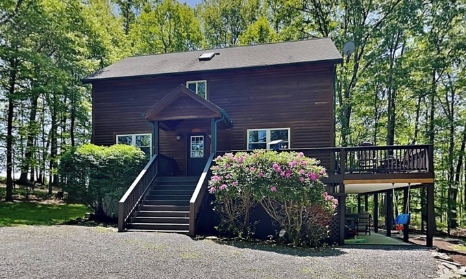 Swanton House | Campfire Lodge | Family-Friendly, Hot Tub