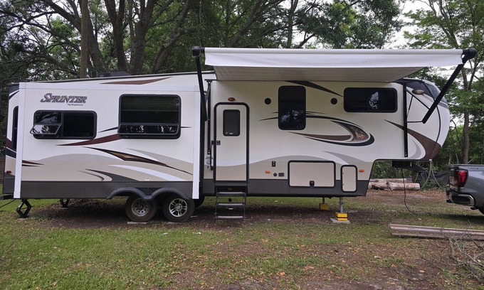 Longs House | Camping 20 mins from the beach in my back yard