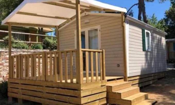 Vic-la-Gardiole House | Camping 3 étoiles - Piscine - eehfhh