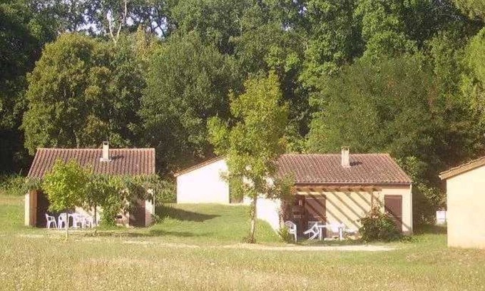 Puy-l'Eveque House | Camping 3 étoiles - Piscine - ccbahda