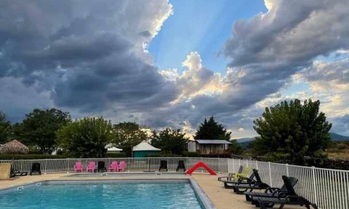 Balazuc House | Camping 3 étoiles - Piscine - eeeehb