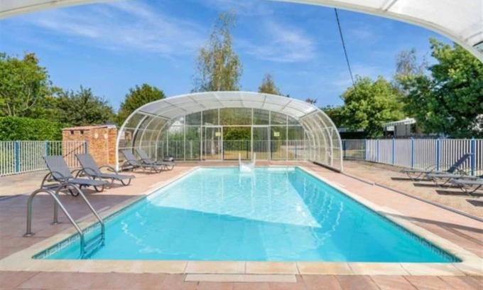 Ambon House | Camping 3 étoiles - Piscine - ccbbchg