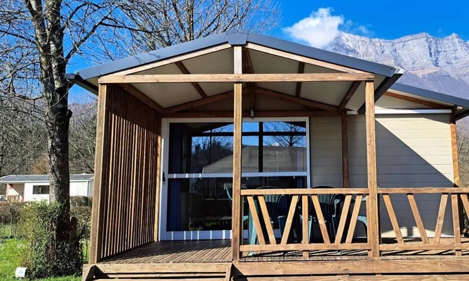 Saint-Pierre-d'Albigny Ski Chalet | Camping du Lac de Carouge * - Chalet 6 Persons - Morea - 2 Bedrooms - 25 m2 + semi covered terrace 16 m2 6 to 7 people - 6 pers. included in the tariff