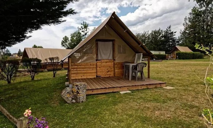Vollore-Ville RV Rental | Camping le Grün de Chignore - Canadian 3 Rooms 4 People