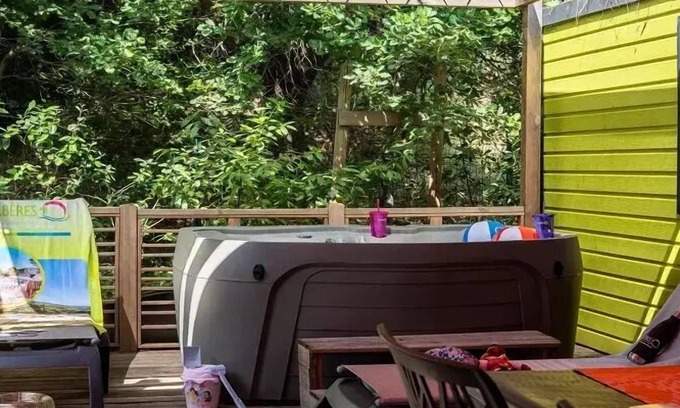 Laroque-des-Alberes House | Camping Les Albères * - Mobile Home Duo Premium 3 Rooms 4 People Jacuzzi + Air Conditioning + TV
