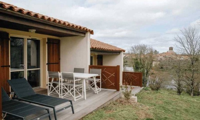 Vouvant House | Camping - Piscine - ccbbbie