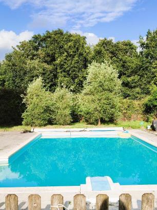 Motreff Other | Camping Vieilles Charrues Petit-déjeuner navette et priscine inclus dans le prix proche Carhaix