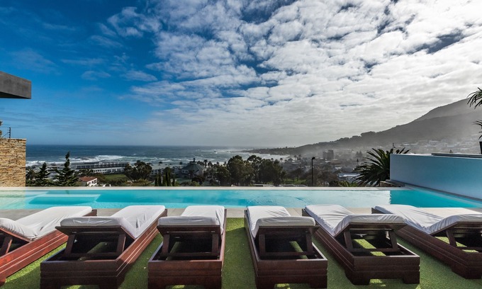 Camps Bay Villa | Camps Bay Panoramic Sea View - Solar backup & 17 m Infinity Pool