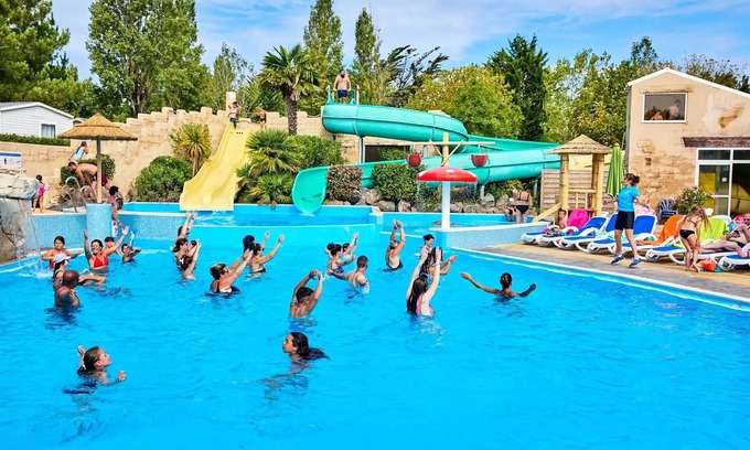 Olonne-sur-Mer House | Campsite Bois Soleil * - Premium 2 bedroom mobile home. with spa (33m²) 4 people