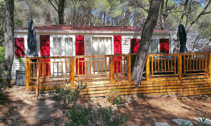Castelnau-de-Guers House | Campsite Residential La Pinède * - Blueberry PREMIUM-2 bedrooms 32m2- *Clim, terrace, TV* 4 persons