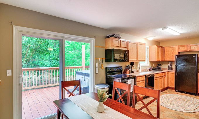 Campton Cottage | Campton Cottage w/Hot Tub, Near Hiking + Climbing