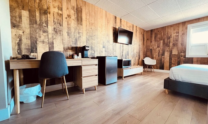 Camrose Hotel | Camrose LeChateau Hotel