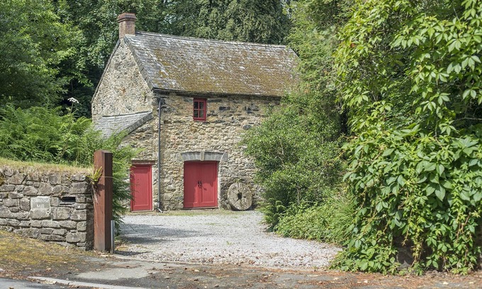 Camrose House | Camrose Mill, Holiday Property Camrose, Sleeps 4, 2 bedrooms, bathrooms