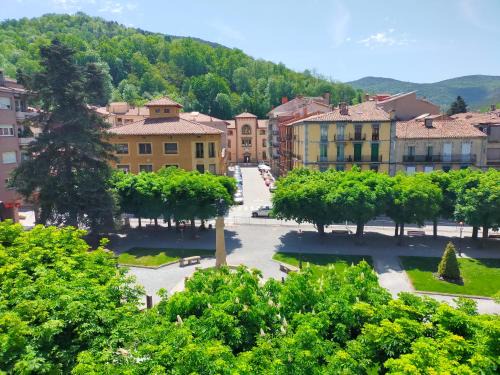 Sant Joan de Les Abadesses Apartment | CAN PLANAS Soleado, amplio con vistas y parking