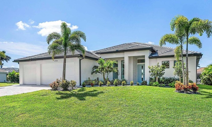 Pelican House | Canal Breeze - Luxury and Spacious 5 Bedroom Villa with Gulf Access