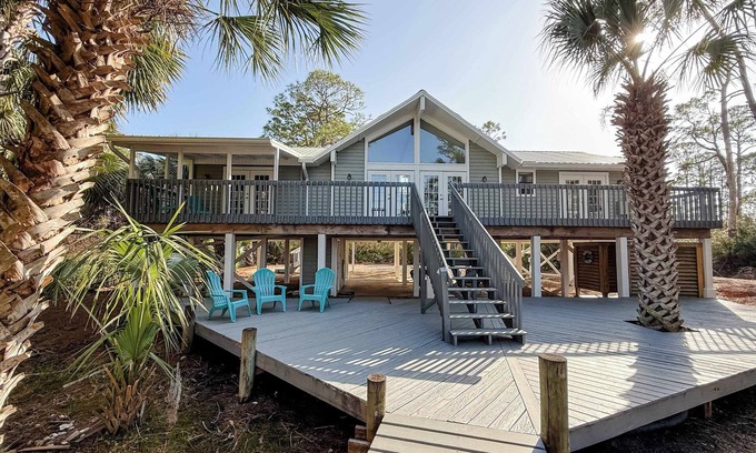 Plantation House | Canal Front- Pet Friendly- Boat Dock St. George Island-Beach access