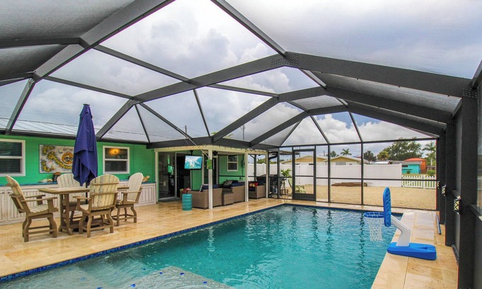 Englewood South House | Canal Front, Private Pool, Turtle Searenity