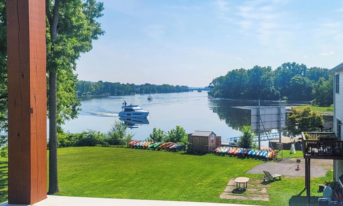 Village of Waterford Apartment | Canal-Front Waterford Apartment on Hudson River
