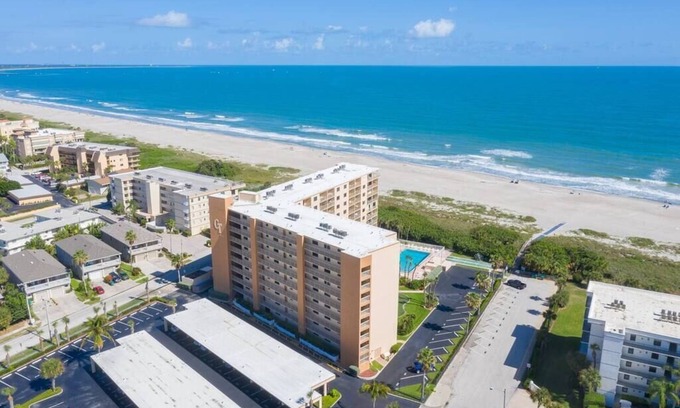 Port Canaveral Apartment | Canaveral Towers Resort-Beach Surf Rocket Launches