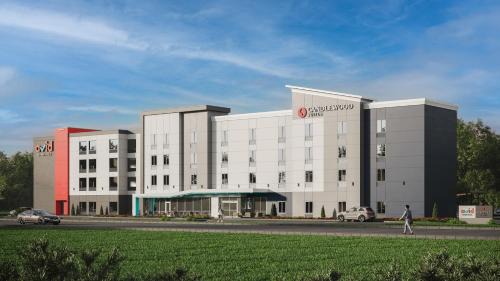 Oakdale Hotel | Candlewood Suites Coralville - Iowa City by IHG