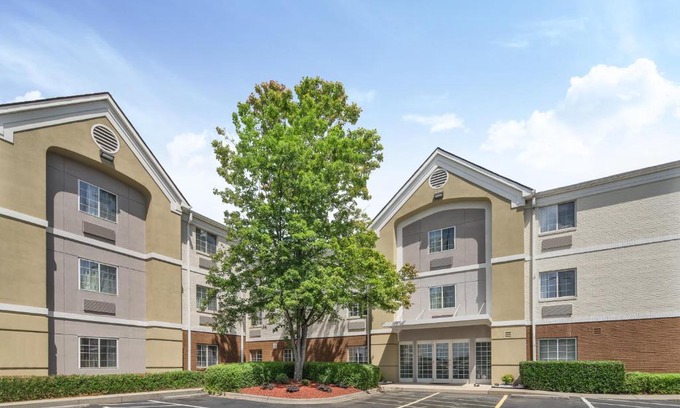 Huntersville Hotel | Candlewood Suites Huntersville-Lake Norman Area by IHG