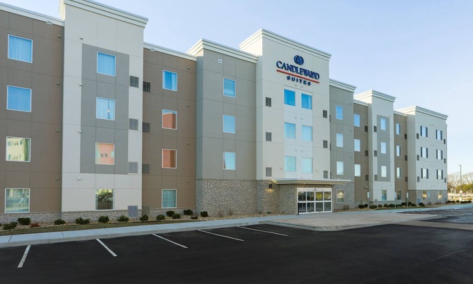 Lenexa Hotel | Candlewood Suites Lenexa - Overland Park Area by IHG
