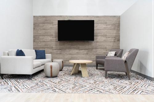 Wichita Hotel | Candlewood Suites Wichita Northwest by IHG