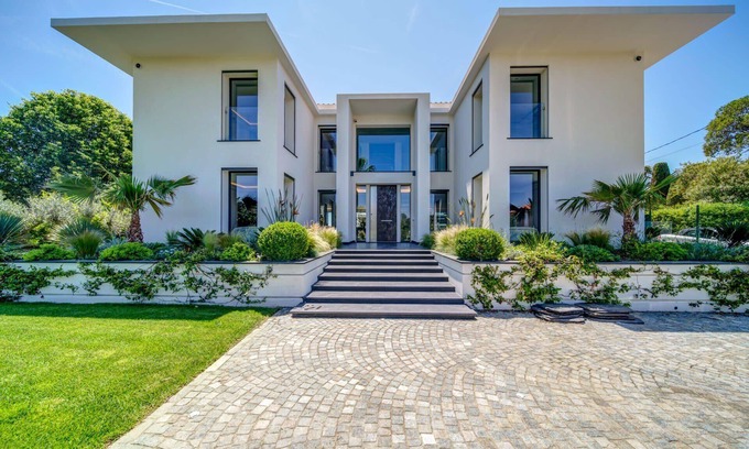 Vallauris Villa | Cannes Luxury Rental - Modern Villa