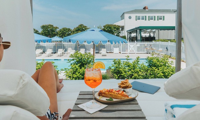 Hampton Bays Hotel | Canoe Place Inn and Cottages
