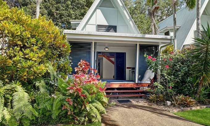 Nelly Bay House | Canopy Chalet 6 - A cozy retreat for two on Magnetic Island.