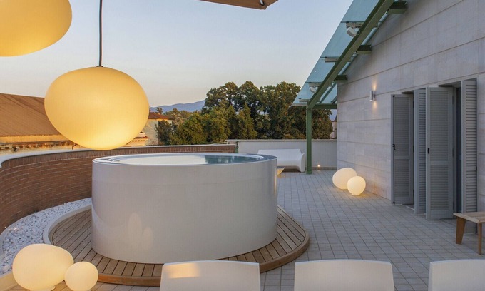 Lucca Historical Center Apartment | Canticle Lucca Luxury Apartment with Elevator, Terrace, Parking and Jacuzzi