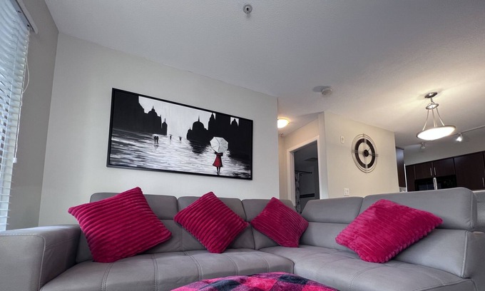 Maple Ridge Apartment | Canucks+Fpl+4K tv+Home Off+Wi-Fi+Patio+2 Parking