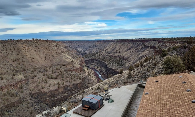 Crooked River Ranch House | Canyon House - 200 Milles of Sunset!
