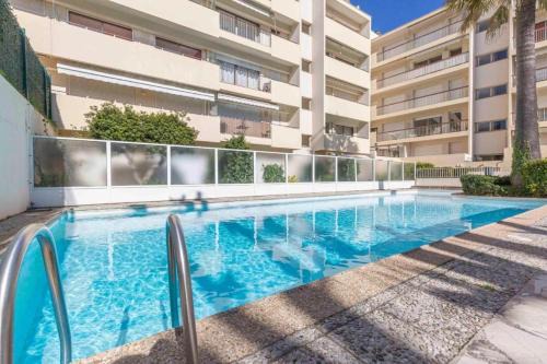 Cap-d'Antibes Apartment | Cap d'Antibes Studio et terrasse face à la mer
