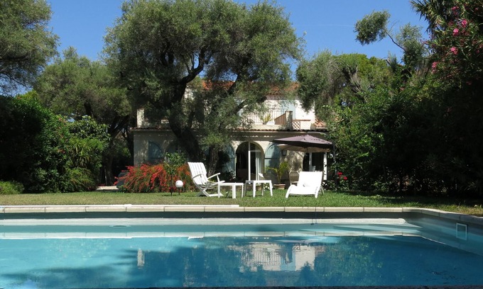Cap-d'Antibes Villa | CAP D'ANTIBES - VILLA POOL NEAR THE SEA - 6 PEOPLE