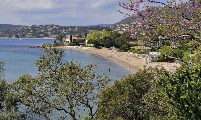 Le Dramont Apartment | CAP ESTEREL, 2 rooms RDJ 4/5. Large terrace and private garden