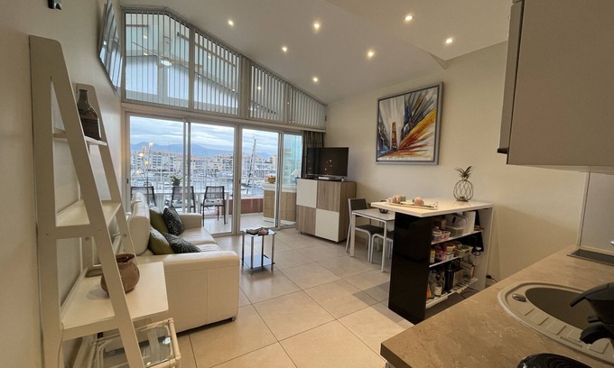 Frejus Plage Apartment | Cap Hermès - Spacious apartment for 6 people with exceptional views of the port and the sea in Port Fréjus
