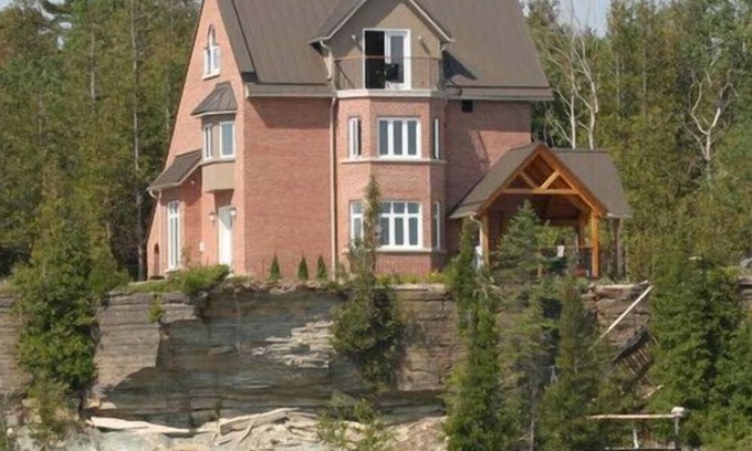Lion's Head Cottage | Cape Cliff Cottage - Lions Head, Ontario, Canada