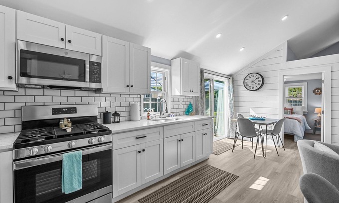 West Dennis Cottage | Cape Cod Retreat Perfect for Families, Close to Beaches