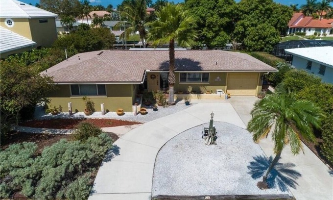Yacht Club House | Cape Coral Vacation Rentals - Villa Santa Rosa Cape Coral
