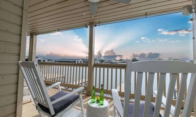 Horseshoe Bay House | Cape Terrace-Waterfront-Boat Slip Access!