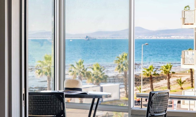Mouille Point Apartment | Cape Towns Charming Seaside Avaya Apartment