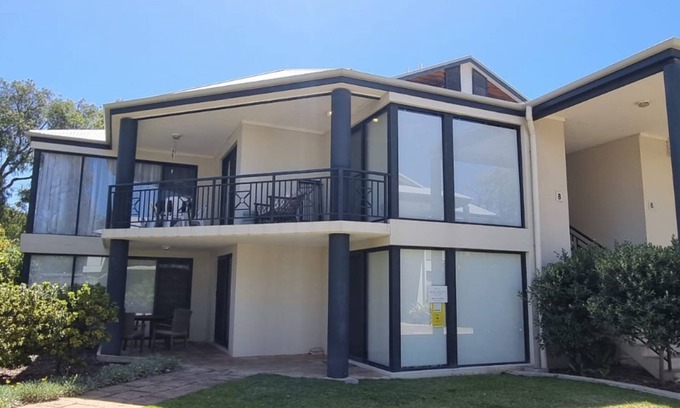 City Of Busselton House | Cape View Beach Resort - Endless Summer
