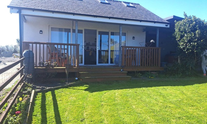 Llanerchymedd Cottage | CAPEL PARK (TYDDYNOD BACH), pet friendly in Llanerchymedd