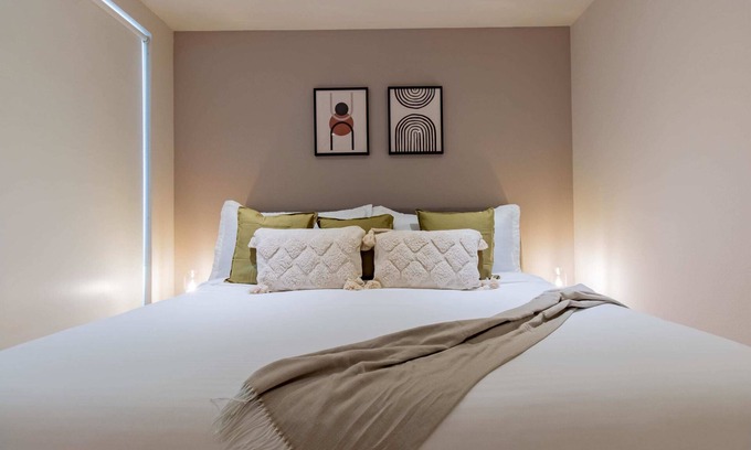 Los Morales Apartment | Capitalia | Modern 1BR Escape