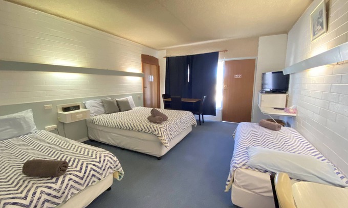 Balranald Hotel | Capri Motel