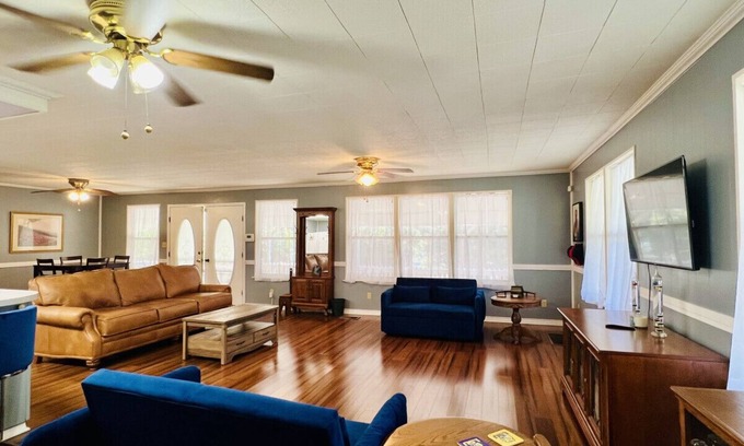 Turtle Beach House | Captain Roy's .