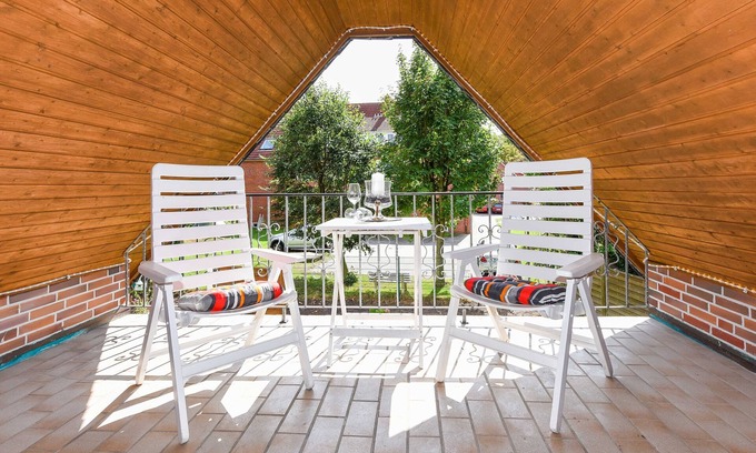 Esens Apartment | Captain's cabin rental - House anchorage